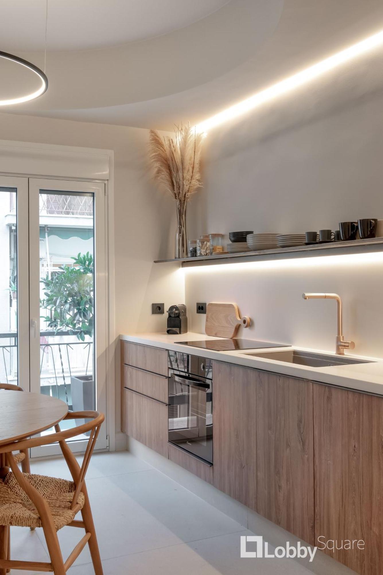Muse Apartment By Lobbysquare Атина Екстериор снимка